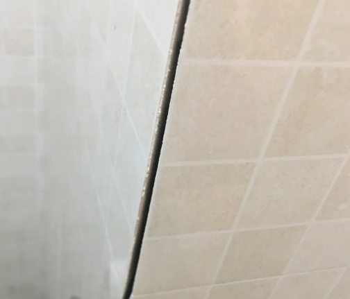 房县瓷砖空鼓维修公司分享阳台瓷砖脱落的修复过程可以分为以下几个步骤